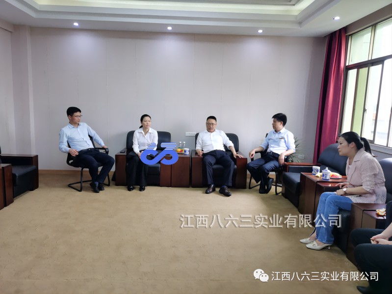 萍鄉學院黨委委員、副院長邱建丁一行到八六三開展調研指導